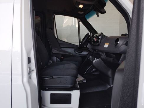 Used 2026 Mercedes-Benz Sprinter 2500 image 9