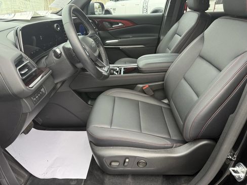 Used 2025 Chevrolet Traverse Z71 image 29