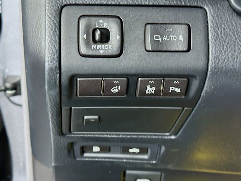 Used 2013 Lexus LS 460 w/ Comfort Pkg RWD image 17