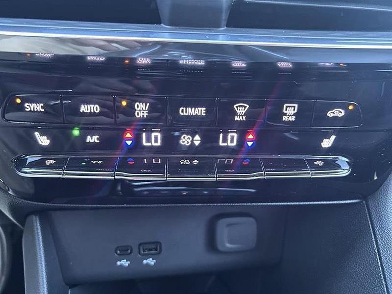 Used 2024 Buick Encore GX Avenir AWD/4WD image 18