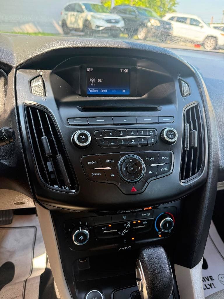 Used 2017 Ford Focus SE FWD image 19
