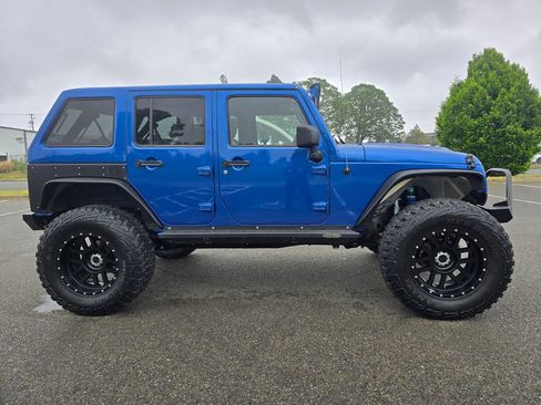 Used 2014 Jeep Wrangler Unlimited Sport AWD/4WD image 6