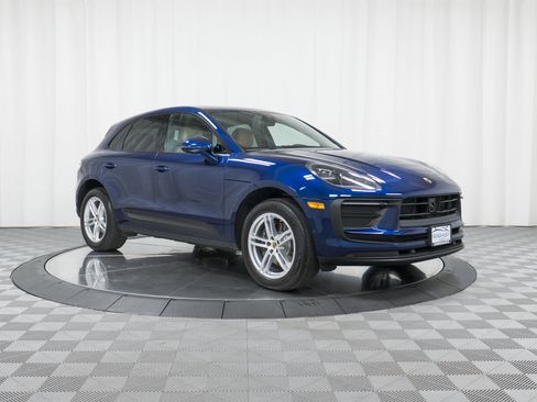 Certified 2022 Porsche Macan image 7