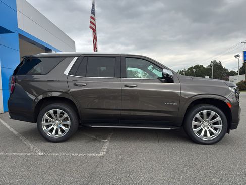 Used 2021 Chevrolet Tahoe Premier w/ Premium Package image 3