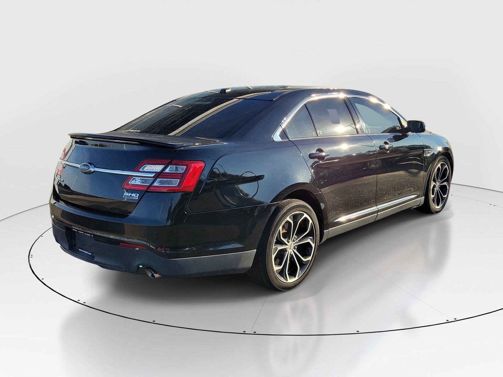 Used 2017 Ford Taurus SHO AWD/4WD image 4