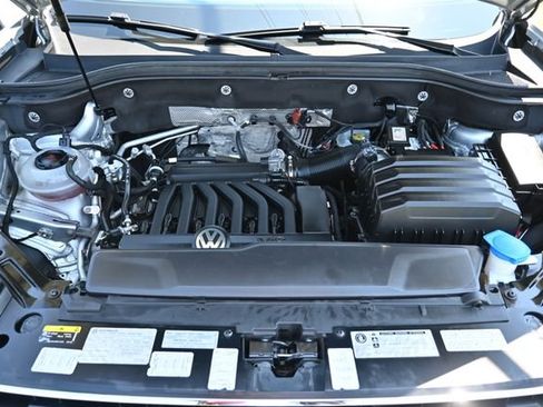 Used 2018 Volkswagen Atlas SE w/ R-Line Package AWD/4WD image 15
