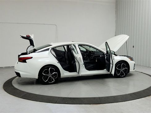 New 2025 Nissan Altima 2.5 SR w/ SR Premium Package image 16