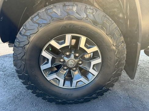 Used 2023 Toyota Tacoma TRD Off-Road AWD/4WD image 5