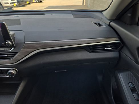 Used 2025 Nissan Altima 2.5 SV FWD image 20
