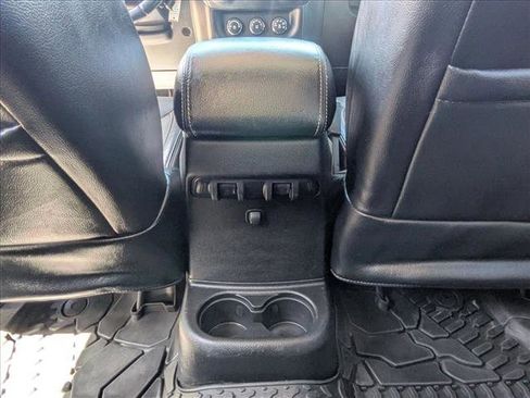 Used 2016 Jeep Wrangler Unlimited Rubicon AWD/4WD image 13
