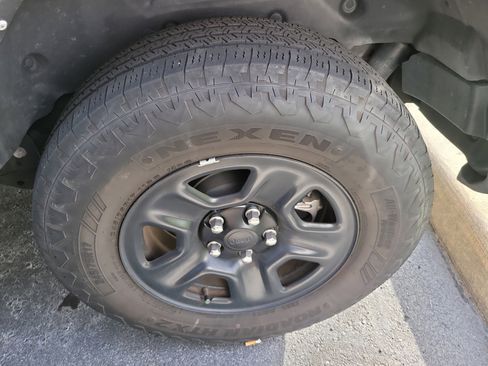 Used 2024 Jeep Wrangler Sport image 7