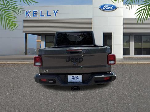 Used 2023 Jeep Gladiator Sport AWD/4WD image 4