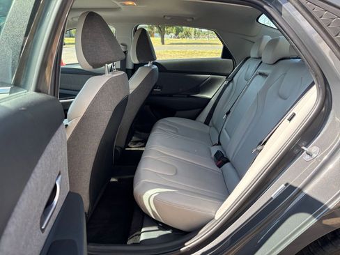 Used 2025 Hyundai Elantra Limited FWD image 27