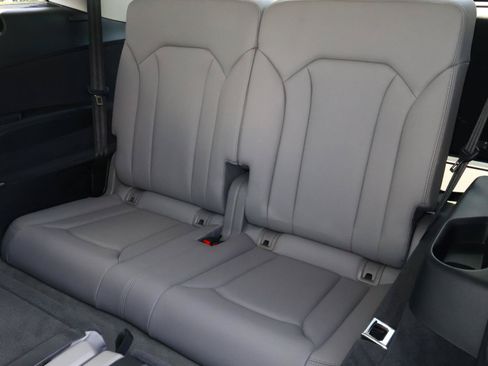 Used 2023 Audi Q7 3.0T Premium Plus w/ Premium Plus Package AWD/4WD image 23