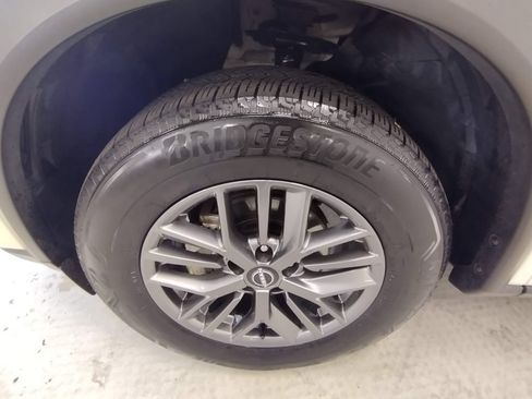 Used 2023 Nissan Rogue S AWD/4WD image 5