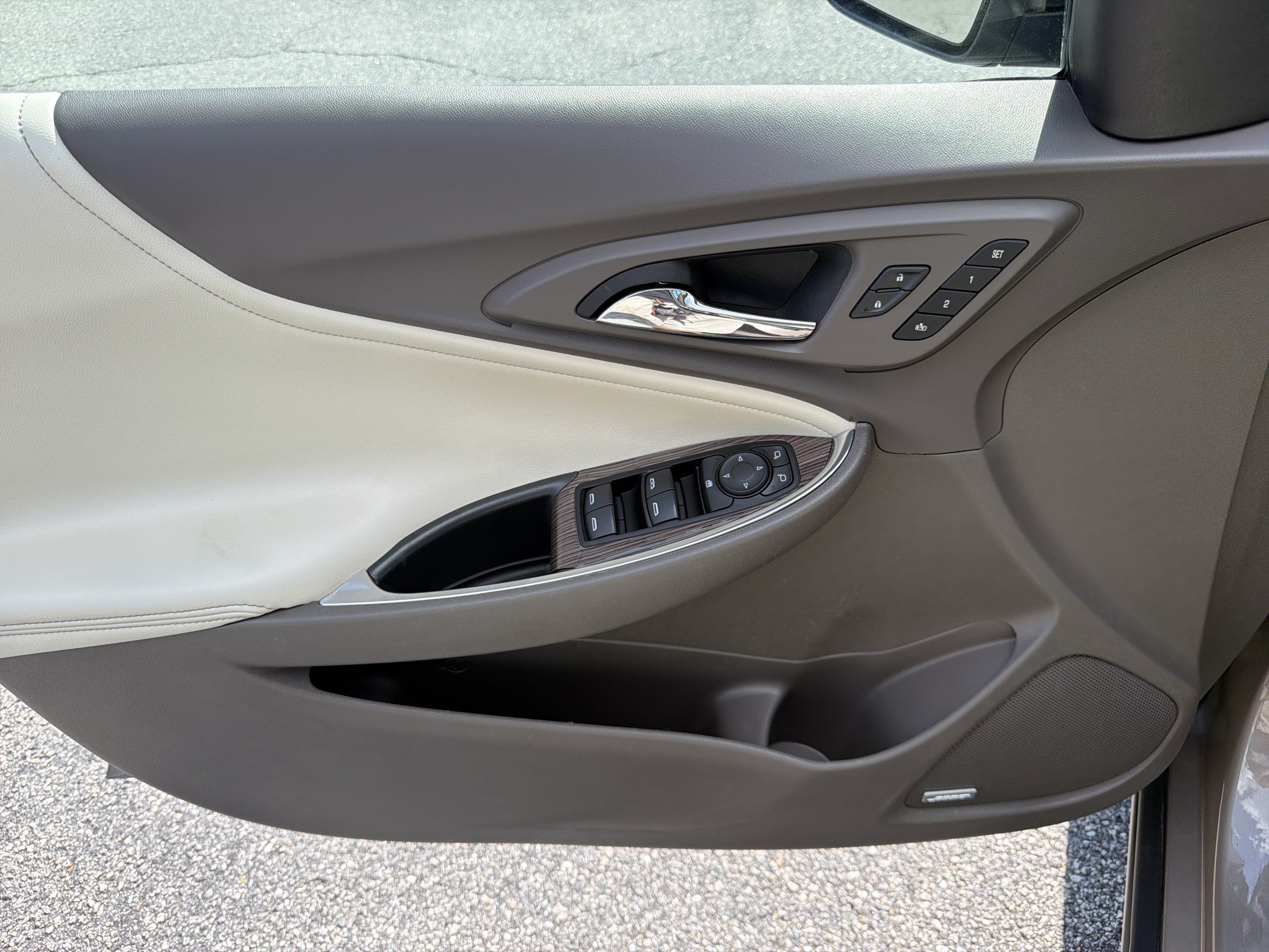 Used 2025 Chevrolet Equinox LT AWD/4WD image 20