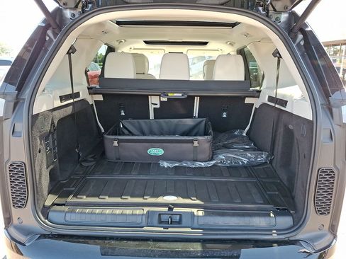 Certified 2025 Land Rover Discovery Dynamic SE AWD/4WD image 28