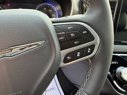 Used 2026 Chrysler Pacifica Select FWD image 24