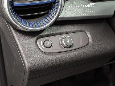 New 2026 Chevrolet Trax LT w/ LT Convenience Package FWD image 15
