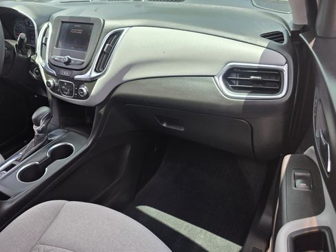 Used 2022 Chevrolet Equinox LS FWD image 16