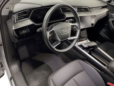Used 2022 Audi e-tron Premium Plus w/ Premium Plus Package image 4