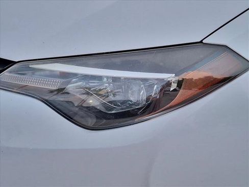 Used 2019 Toyota Corolla LE FWD image 5