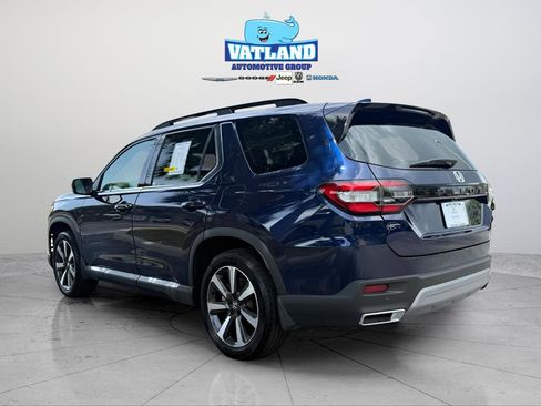 Used 2024 Honda Pilot Touring image 3