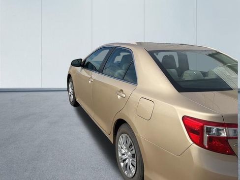 Used 2012 Toyota Camry LE FWD image 6
