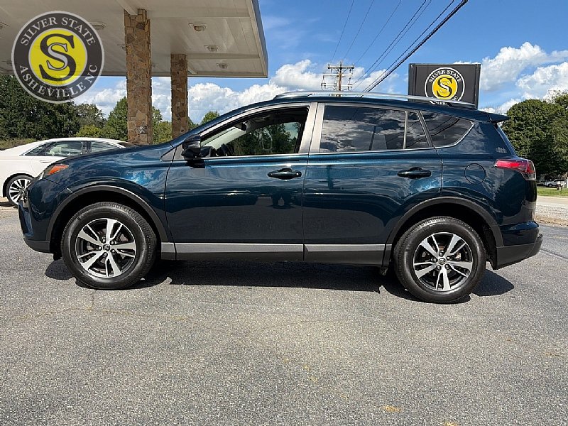 Used 2018 Toyota RAV4 XLE FWD image 3