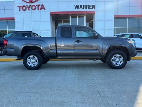 Used 2022 Toyota Tacoma SR image 3