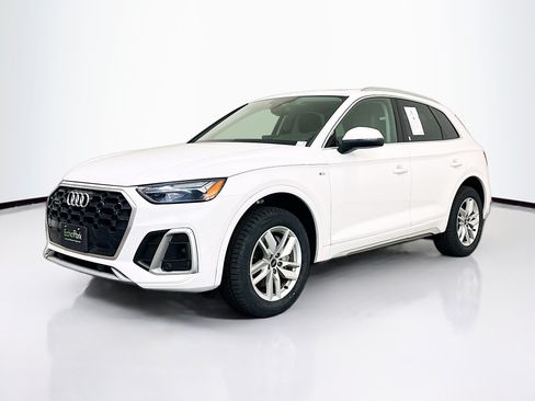 Used 2022 Audi Q5 2.0T Premium w/ Convenience Package AWD/4WD image 3