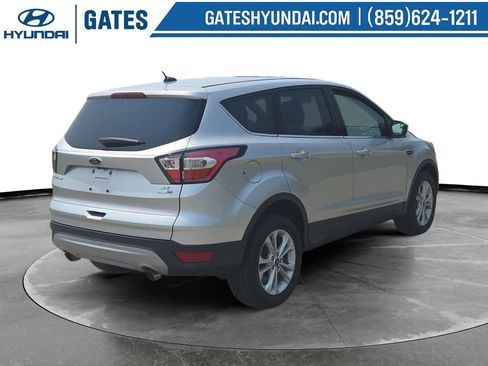 Used 2017 Ford Escape SE AWD/4WD image 2