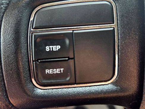 Used 2013 Dodge Grand Caravan SXT image 16