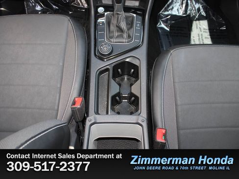 Used 2023 Volkswagen Taos SE w/ Panoramic Sunroof Package AWD/4WD image 19