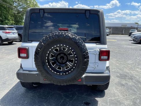 Used 2020 Jeep Wrangler Unlimited Sahara AWD/4WD image 4