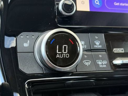Used 2023 Toyota Highlander XLE FWD image 49