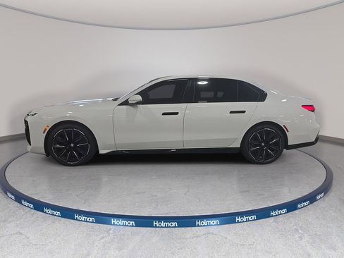 Certified 2023 BMW 760i xDrive AWD/4WD image 8