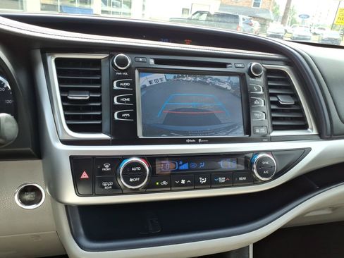 Used 2015 Toyota Highlander XLE AWD/4WD image 19