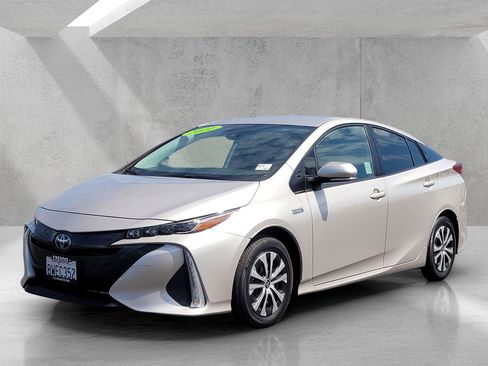 Used 2021 Toyota Prius Prime XLE image 8