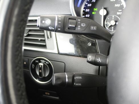 Used 2015 Mercedes-Benz GL 550 GL 550 image 31