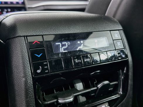 Used 2023 Jeep Grand Cherokee L Limited w/ Luxury Tech Group II AWD/4WD image 27