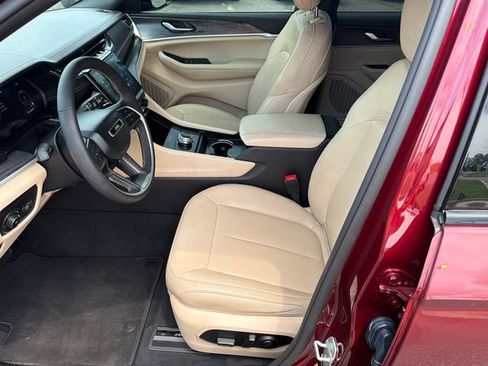 Used 2023 Jeep Grand Cherokee L Limited RWD image 9