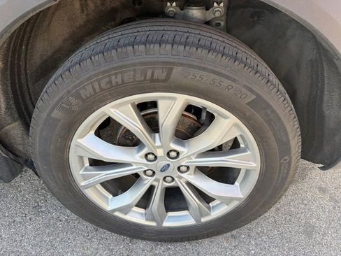 Used 2024 Ford Explorer Limited w/ Limited Technology Package AWD/4WD image 13