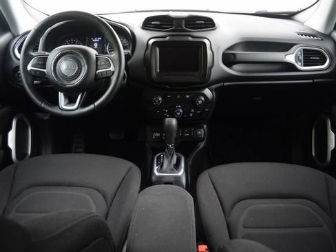 Used 2019 Jeep Renegade Latitude w/ Cold Weather Group AWD/4WD image 8