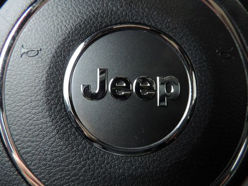 Used 2016 Jeep Wrangler Unlimited Rubicon image 25