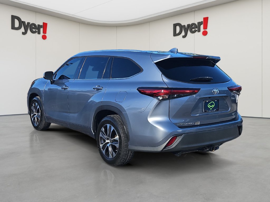 Used 2021 Toyota Highlander XLE FWD image 3