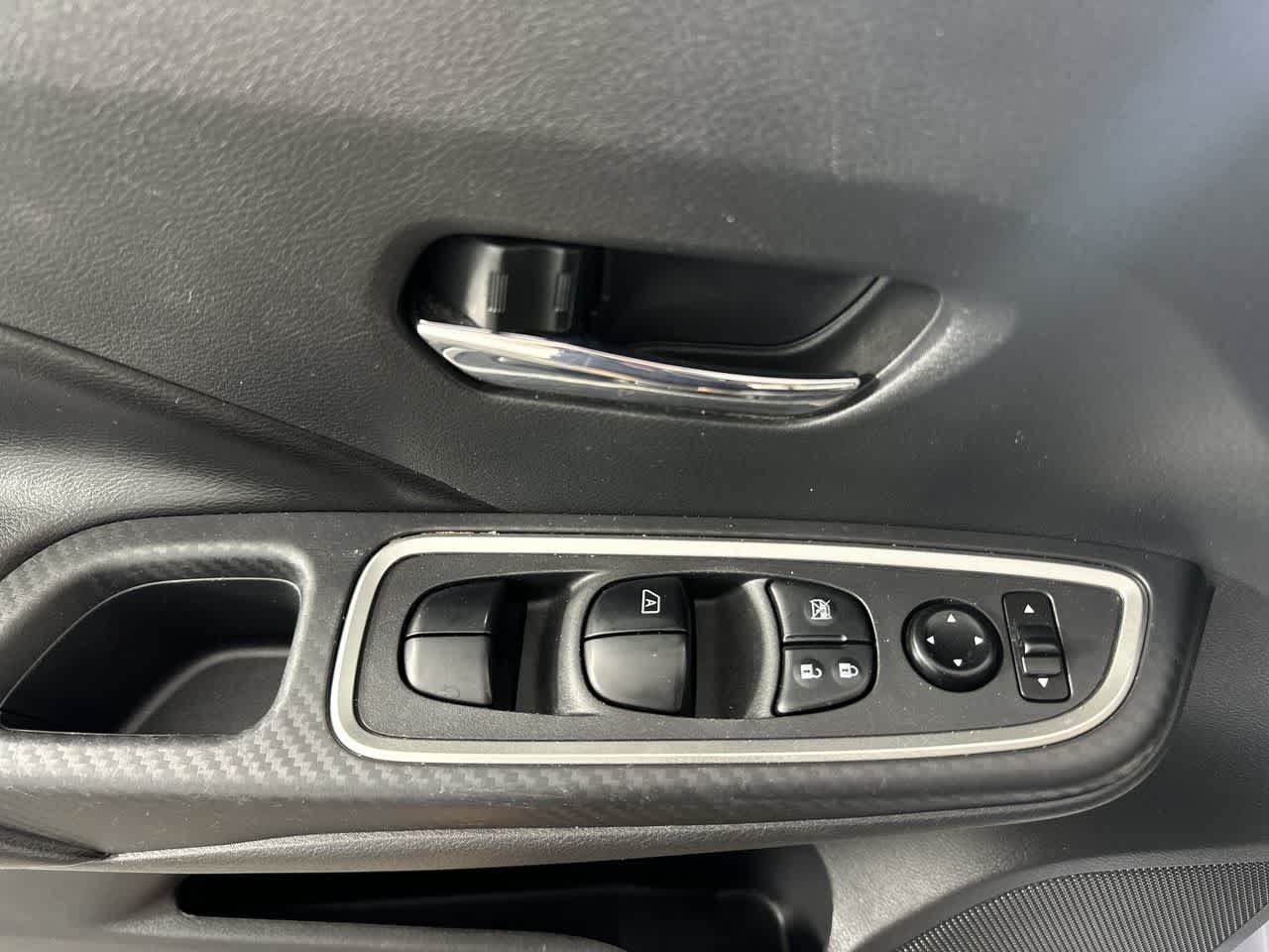 Used 2024 Nissan Versa SR FWD image 16