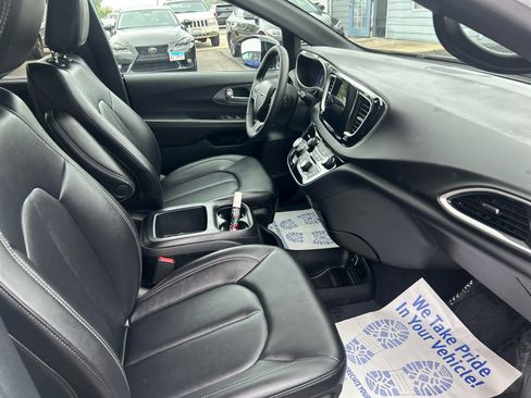 Used 2026 Chrysler Voyager LX FWD image 28
