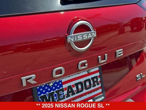 Used 2025 Nissan Rogue SL w/ SL Premium Package FWD image 11