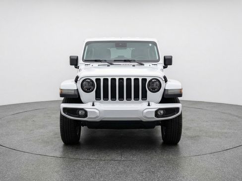 Used 2025 Jeep Wrangler Sahara image 2